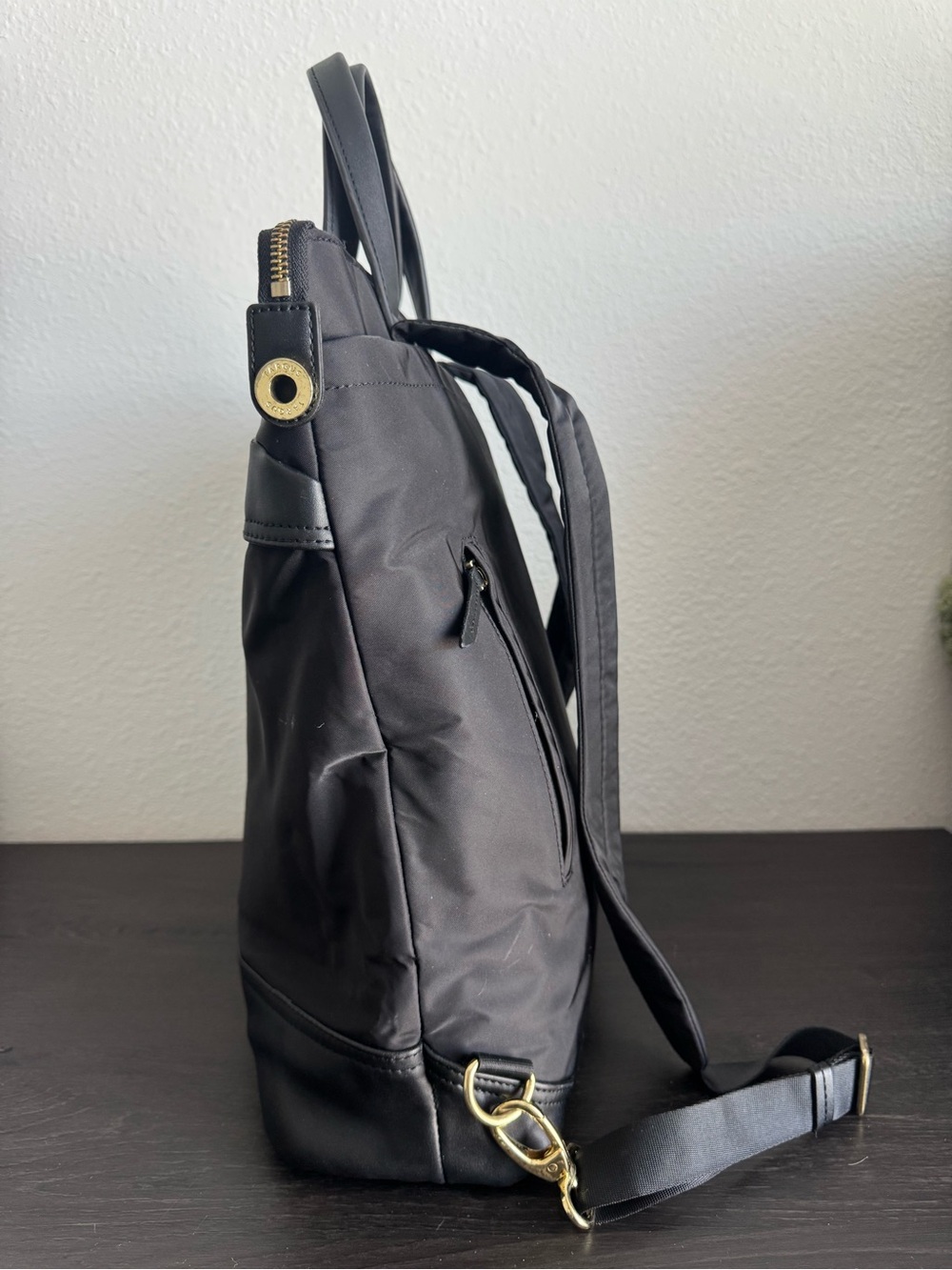 Targus Black Nylon Laptop Tote with Leather Trim and Gold Accents - Picture 3 of 7